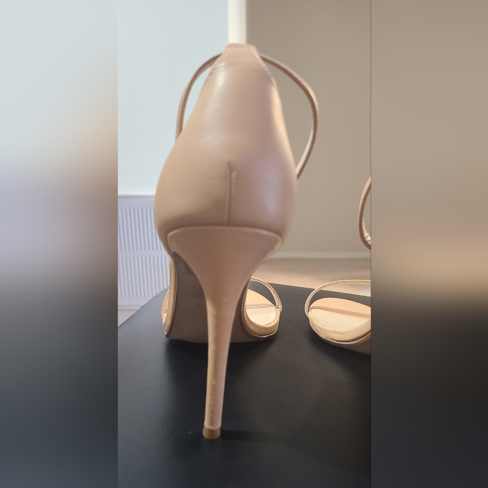 Heels - Picture 6 of 9